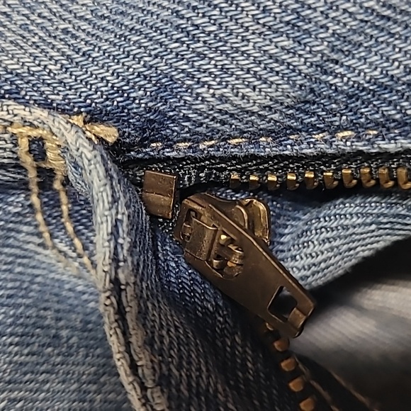 FLAWED! Hollister Curvy Ultra High Rise Mom Denim Jeans Size 5R / W27L27 - Picture 6 of 12